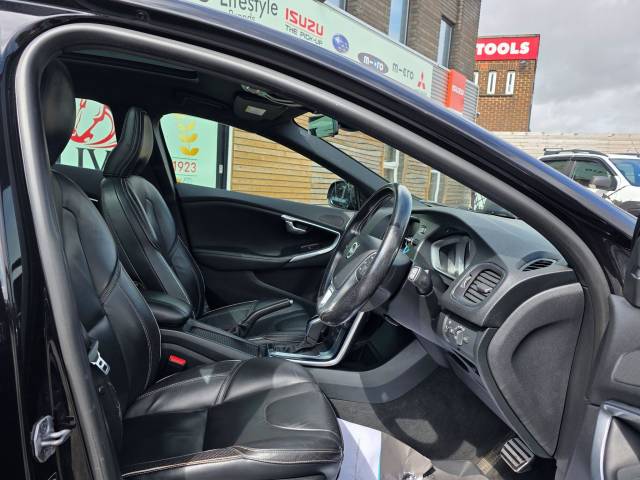 2015 Volvo V40 2.0 D3 [4 Cyl 150] R DESIGN Lux Nav 5dr Geartronic